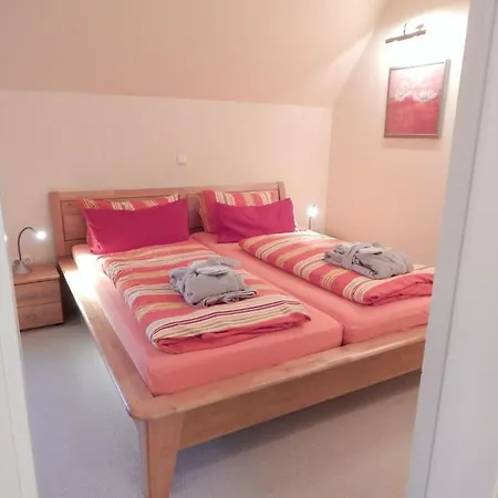 9 Boehler Brise Comfortable Nyaraló *